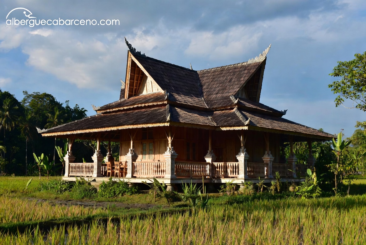 Filosofi di Balik Arsitektur dan Tata Ruang Budaya Lokal